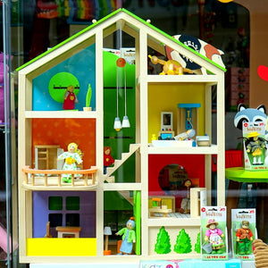 Doll Houses & Furniture